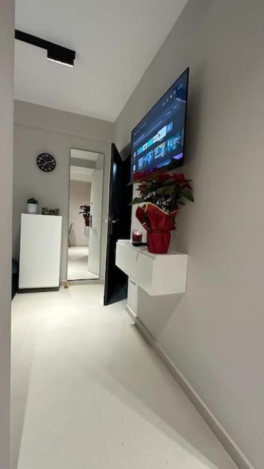 Host Apartament Elio Tirana Zewnętrze zdjęcie