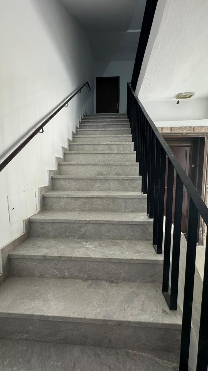 Host Apartament Elio Tirana Zewnętrze zdjęcie