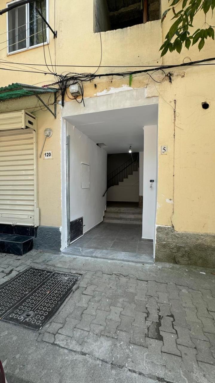 Host Apartament Elio Tirana Zewnętrze zdjęcie
